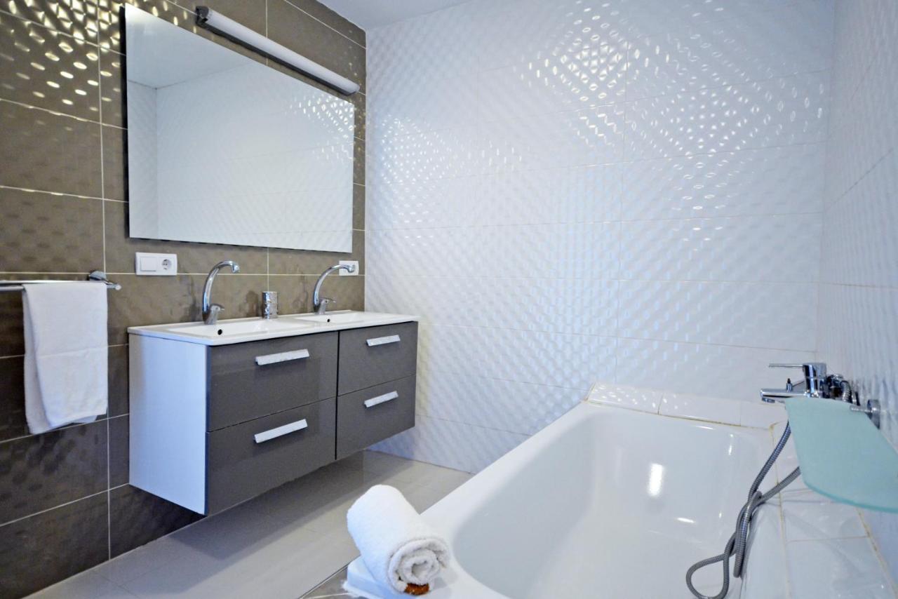 Modern Apartment In บาเลนเซีย ภายนอก รูปภาพ